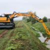 Herder verlengstuk met maaikorf op Hyundai graafmachine