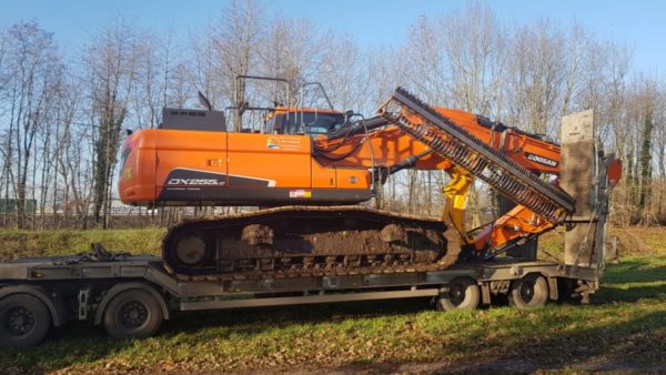 Herder MRZ maaikorf op Doosan rupsgraafmachine voor het maaien van riet, grachten, bermen of sloot