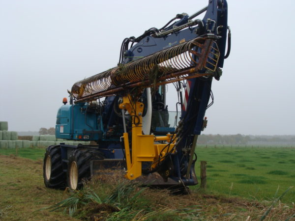 Herder draaikiepkop op graafmachine