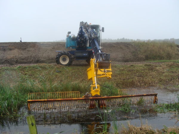 Herder draaikiepkop op graafmachine