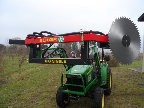 Elkaer HS800 zaagunit op John Deere tractor