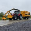 Zuigwagen 29m³ R-Collect en maaiarm Herder Cavalier met klepelmaaier op Massey Ferguson tractor - Stad Zottegem