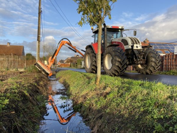 Marolin M 600 maaiarm (armmaaier) met klepelmaaier op Steyr tractor