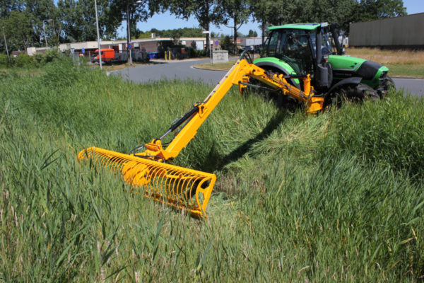 Herder MRL maaikorf op Deutz-Fahr tractor