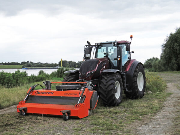 Kersten KM70 veegmachine met SSB voor Valtra tractor