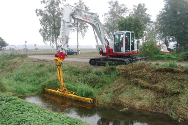 Herder MRZ maaikorf op graafmachine voor het maaien van riet, grachten, bermen of sloot