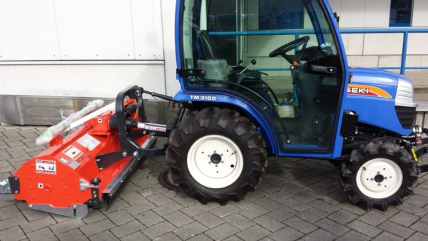 Muratori MT30 klepelmaaier op Iseki tractor