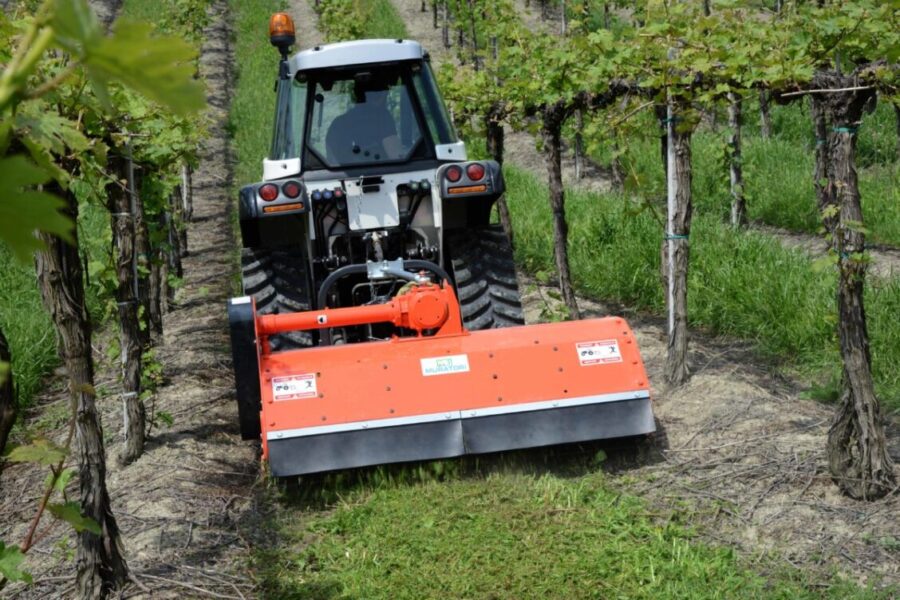 Muratori MT40 klepelmaaier op tractor