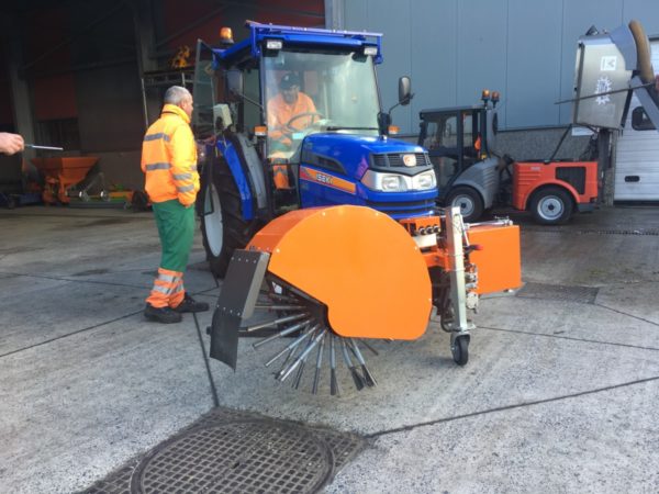 Kersten UB 6080 MH onkruidborstel op Iseki tractor