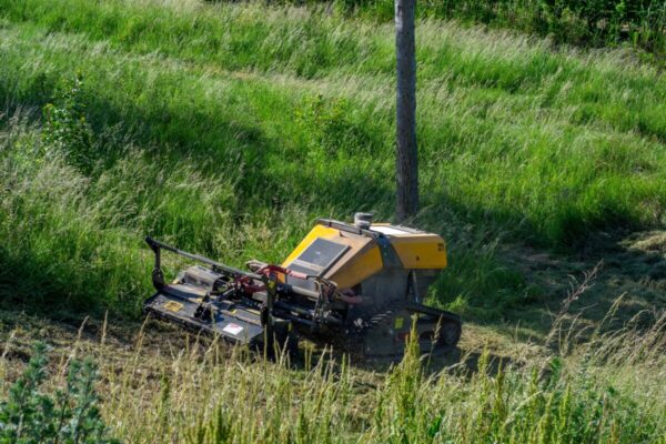 Herder CR10 werktuigdrager met klepelmaaier