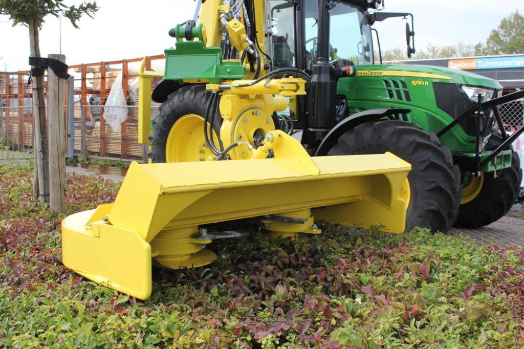 Herder Cavalier en heggenslagmaaier op John Deere tractor - Agro-aannemingsbedrijf Werkers