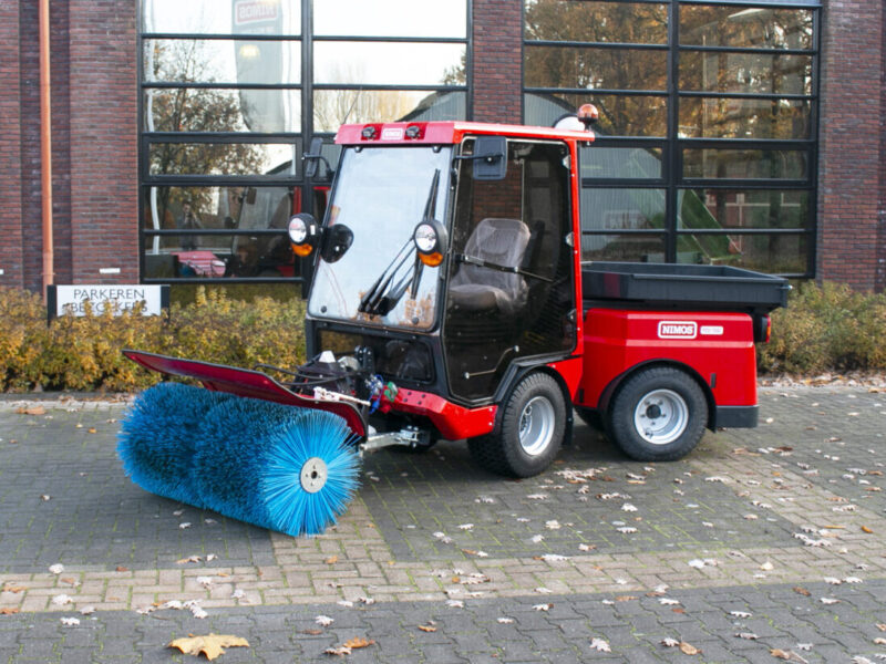 Nimos Posi-Trac elektrische werktuigdrager met rolbezem