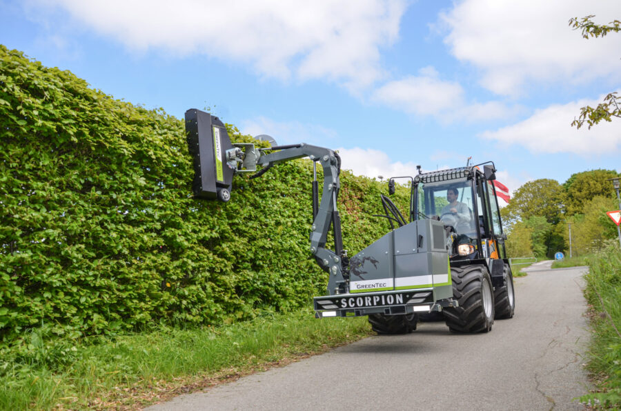Bras de fauche Scorpion 430 frontale avec broyeur de haies Greentec - Kit mulching